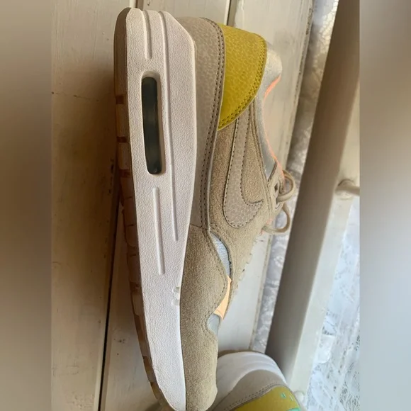 Women’s Nike Air Max 1 PRM Size 7/38 string Sunset Glow, tan, peach and silver - Picture 4 of 7